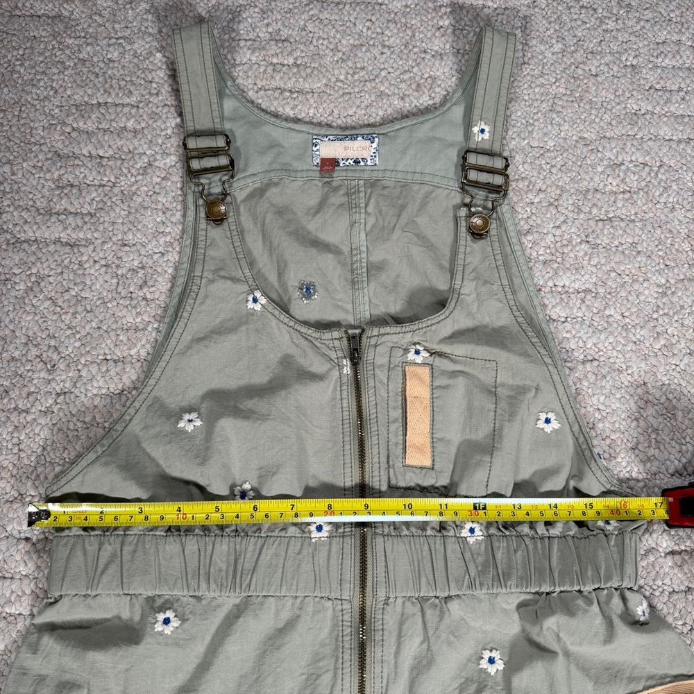 Pilcro Olive Green Embroidered Short Overalls Women’s SZ small NWOT - Picture 9 of 9